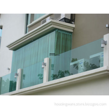 Frameless Glass Railing Free of Handrails